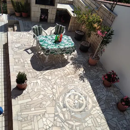 Maya Balcony Apartment Banjole